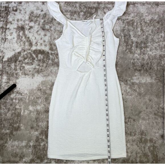 Caution to the Wind textured body form/body con keyhole belly ruched sexy dress - Picture 4 of 7